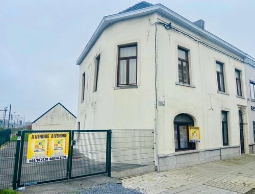                                         Maison à vendre à Leuze-en-Hainaut, € 370.000
