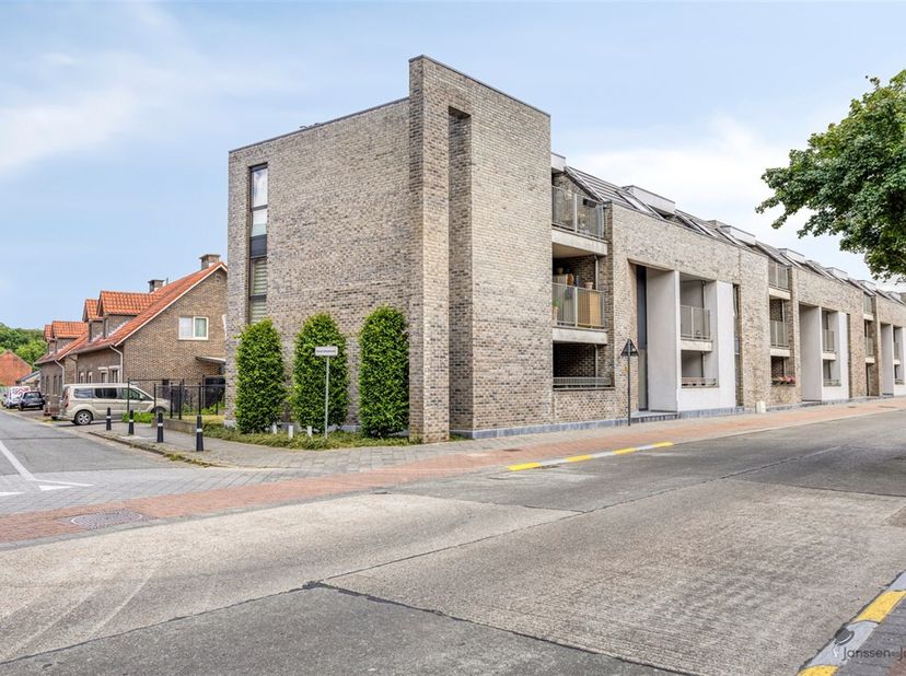 Vous cherchez un appartement moderne et lumineux avec tout le confort, dans un emplacement de choix à Leopoldsburg ? Ce magnifique appartement d&#039;angle