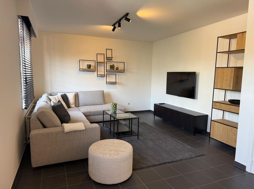 Volledig ingericht en gemeubeld appartement in het centrum van Hasselt&lt;br /&gt;
Gelegen op het Molenpoortplein (toren in het midden - 1ste verdiep)&lt;br /&gt;