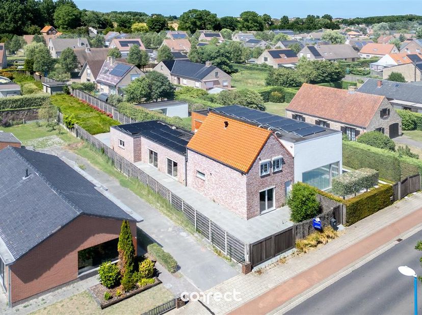 Recente en moderne halfopen woning met 3 slaapkamers en diepe tuin te koop in hartje Oostduinkerke Dorp &lt;br /&gt;
STARTPRIJS : Elk bod boven deze startpr