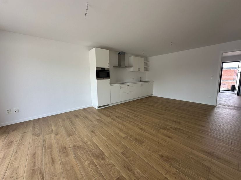 Ontdek dit moderne appartement op de eerste verdieping van het gloednieuwe wooncomplex Di Livin in Pelt. Dit ruime en energiezuinige appartement biedt