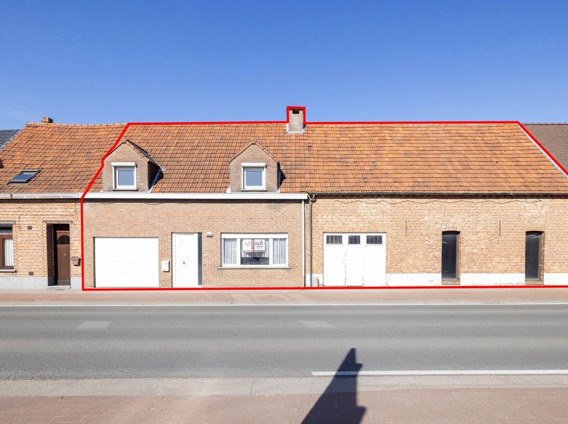 Woning met 4 slaapkamers en inpandige garage op een perceel van 282m² (huisnr 31A) + naastliggende schuur met garagepoort op een perceel van 444m² (hu