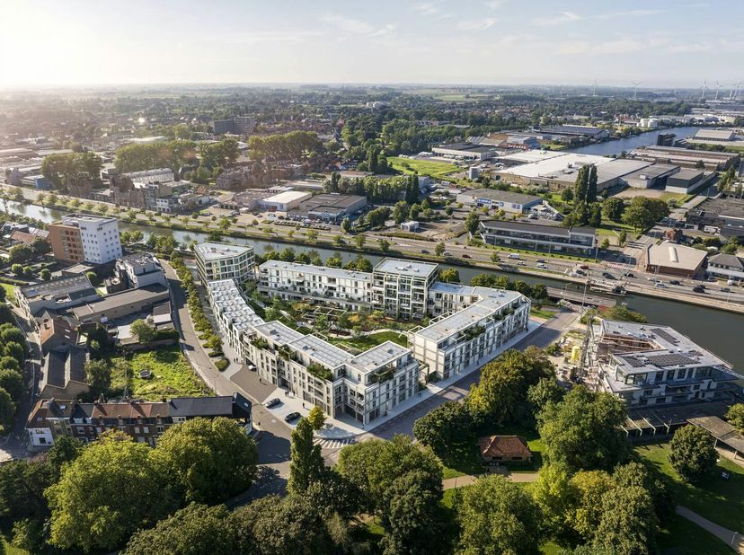 Project Kolenkaai is gelegen op een droomlocatie aan het kanaal Gent-Brugge-Oostende. De oppervlakte van maar liefst 10.000 m² biedt ruimte voor energ