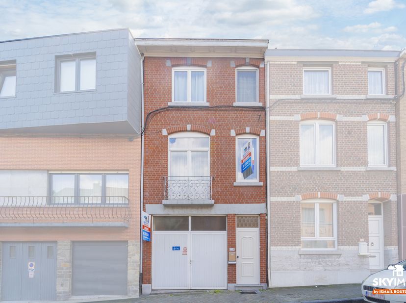 L&#039;agence SKYIMMO vous propose cette magnifique maison bel-étage 2 façades en excellent état d&#039;une superficie habitable de 160m² située dans un quartie