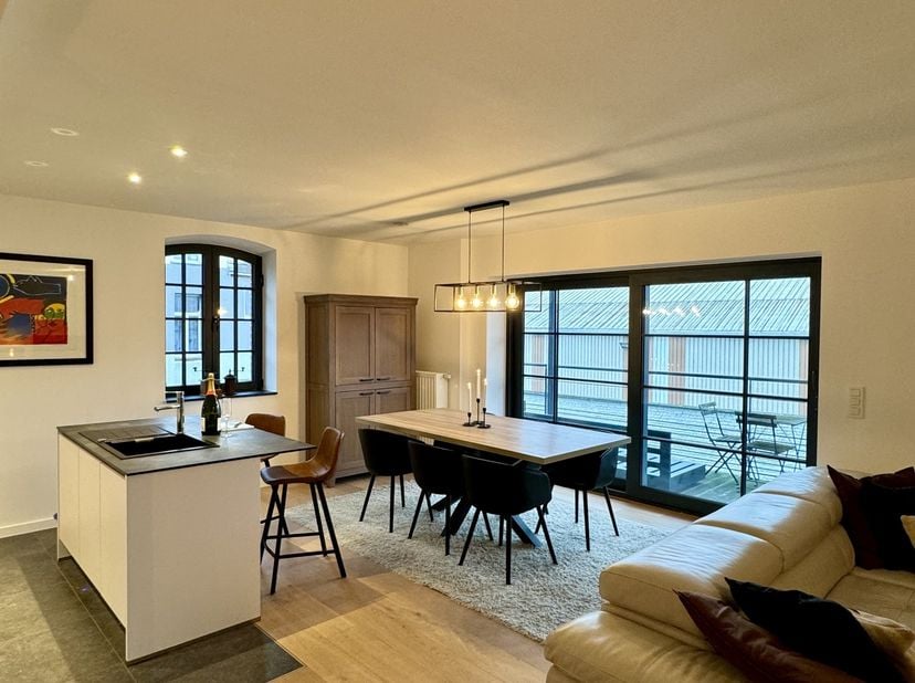 Instapklaar en karaktervol appartement te koop.&lt;br /&gt;
&lt;br /&gt;
Ontdek dit unieke en instapklare appartement uit 2017 met een oppervlakte van 122,4 m² in