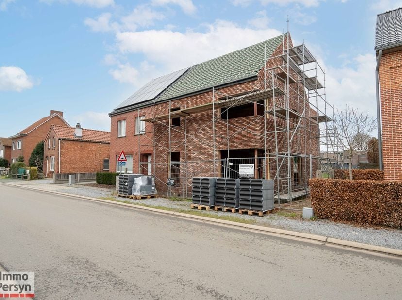 Ontdek deze nieuwbouwwoning aan de Bredestraat 49A in Averbode, een stijlvolle en moderne woning met een hoogwaardige afwerking. De woning wordt volle