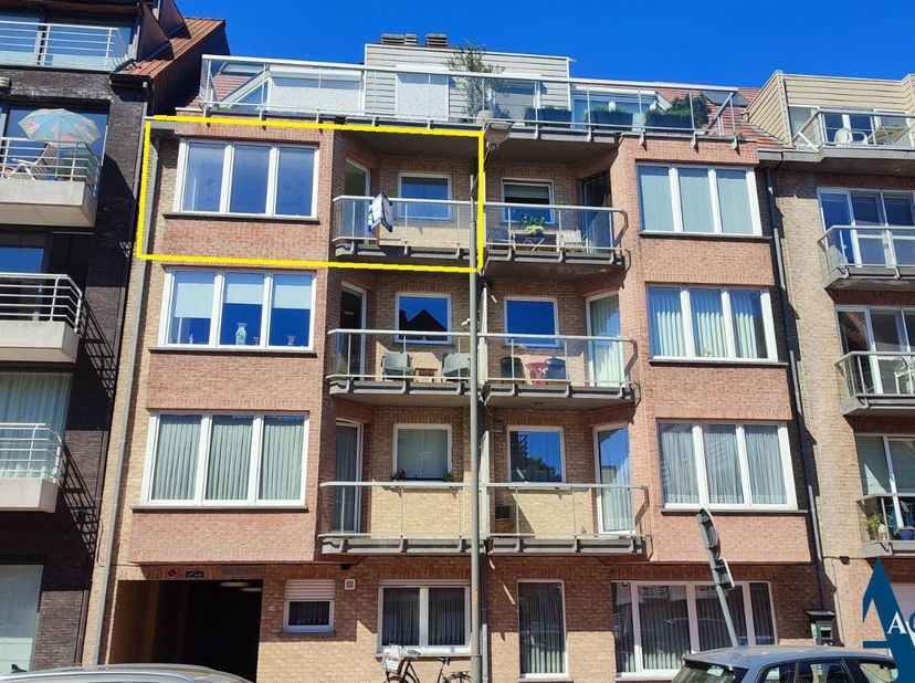 Ongemeubeld&lt;br /&gt;
Indeling: Inkom met toilet, open keuken met berging voor wasmachine en droogkast, ruime eet-en zithoek,2 slaapkamers waarvan 1 met d