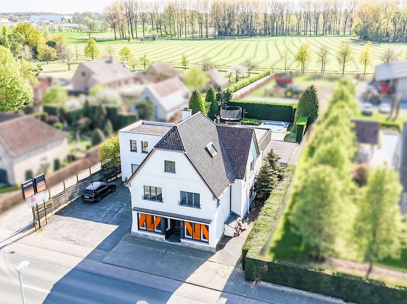 Bien professionnel à vendre
                    à 8020 Oostkamp