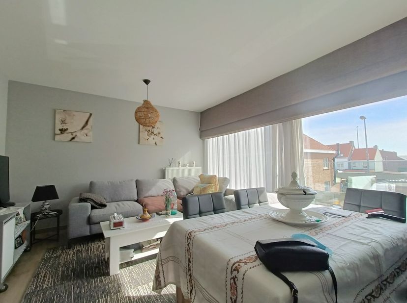 Dit instapklare éénslaapkamerappartement met groot achterliggend terras biedt een comfortabele en stijlvolle woonomgeving, vlakbij de jachthaven van Z