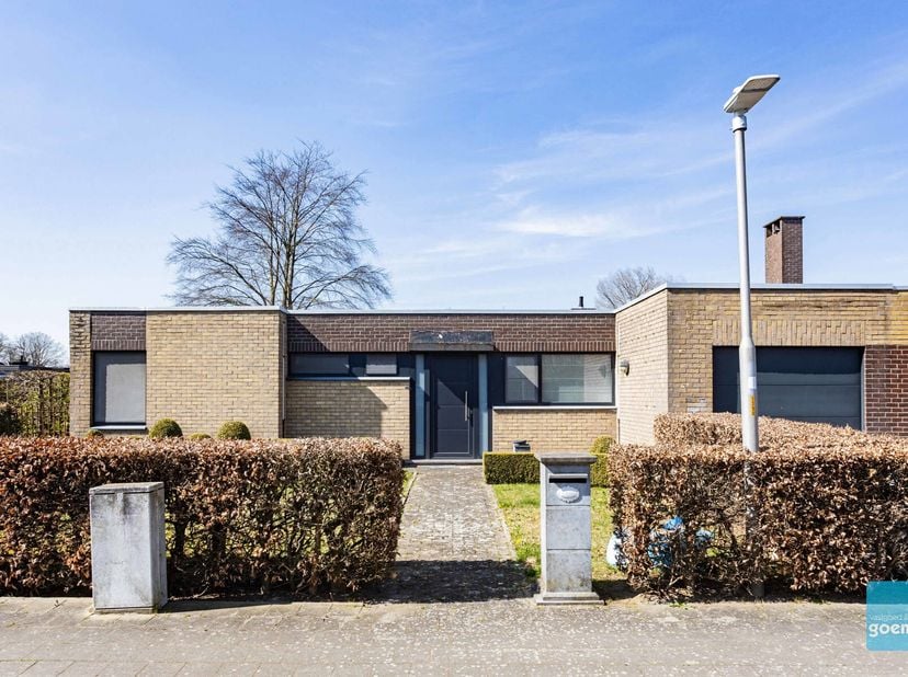 HUIS TE KOOP IN LEDE&lt;br /&gt;
Rustig gelegen halfopen bebouwing met veel potentieel te Lede&lt;br /&gt;
Deze charmante halfopen bebouwing bevindt zich in een r