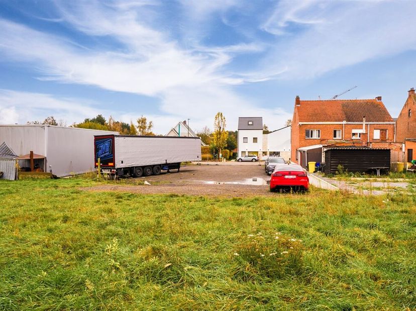 Terrain à bâtir idéalement situé à Betekom, Begijnendijk.&lt;br /&gt;
Avec une profondeur de terrain de +/- 93 mètres, profitez d&#039;un grand jardin donnant su