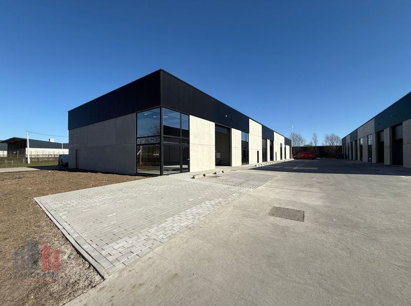 Gloednieuwe KMO-unit met een oppervlakte van 306 m² maakt deel uit van het  project &quot;MEERSBLOEM - MELDEN&quot; langsheen de Schelde en is fantastisch geleg