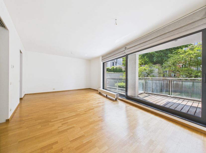 Schuman - CE | Appartement 2 chambres avec terrasse&lt;br /&gt;
L&#039;appartement se compose d&#039;un hall d&#039;entrée avec vestiaire, local technique et wc, un séjour