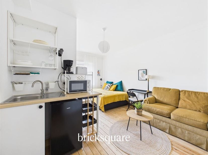 Ontdek dit onlangs gerenoveerde, kleurrijke co-living appartement, ideaal voor jonge werknemers die optimaal willen profiteren van de nabijheid van Lu