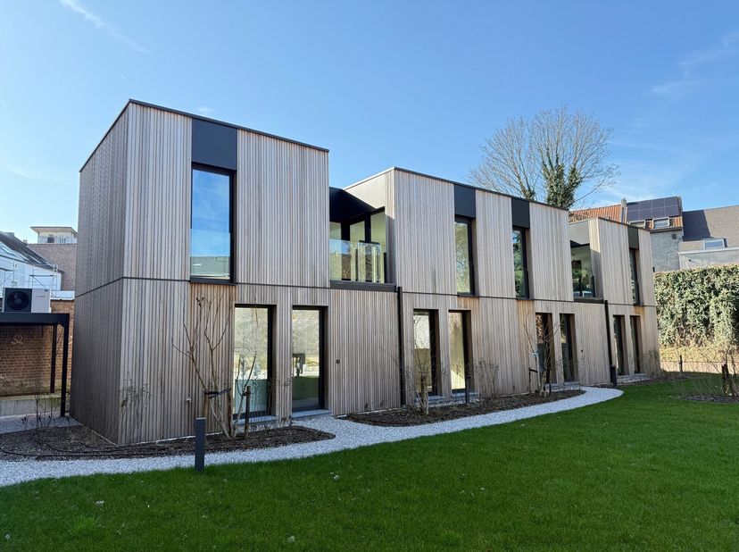 Dit aangename nieuwbouwappartement bevindt zich in het centrum van Aalst met alle voorzieningen op wandelafstand.&lt;br /&gt;
Het is gelegen in de binnentui