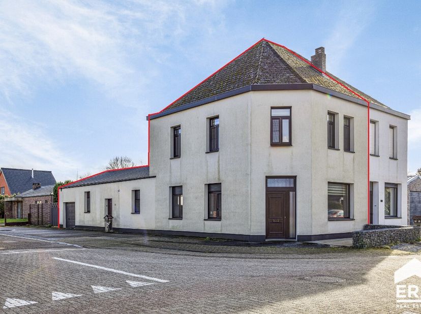 Energiezuinige woning (3 slks) te koop in HeppenLeopoldsburg (Heppen): Deels gerenoveerde gezinswoning met 3 slaapkamers op 575m².Deze landelijk geleg