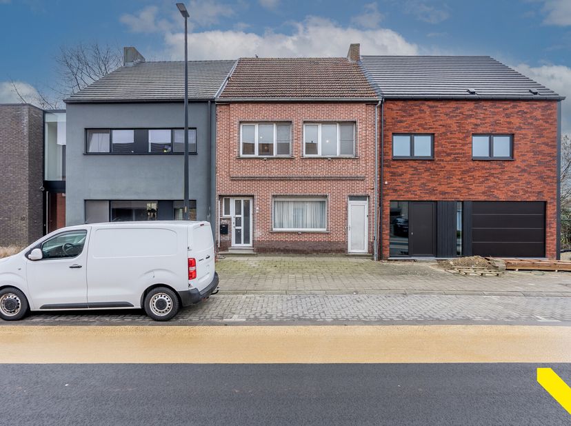 Deels gerenoveerde woning in Geel centrum!&lt;br /&gt;
Deze verrassend ruime woning, gelegen in het hart van Geel, is deels gerenoveerd en biedt tal van mog