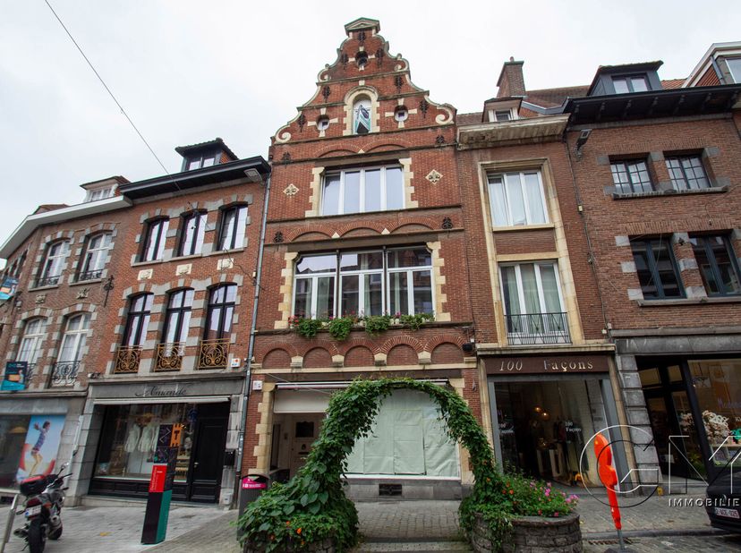Idéal investisseur !!! Idéalement situé à 2 pas de la Grand-Place, électricité conforme jusqu&#039;en 2045, accumulateurs électriques neufs, châssis PVC do