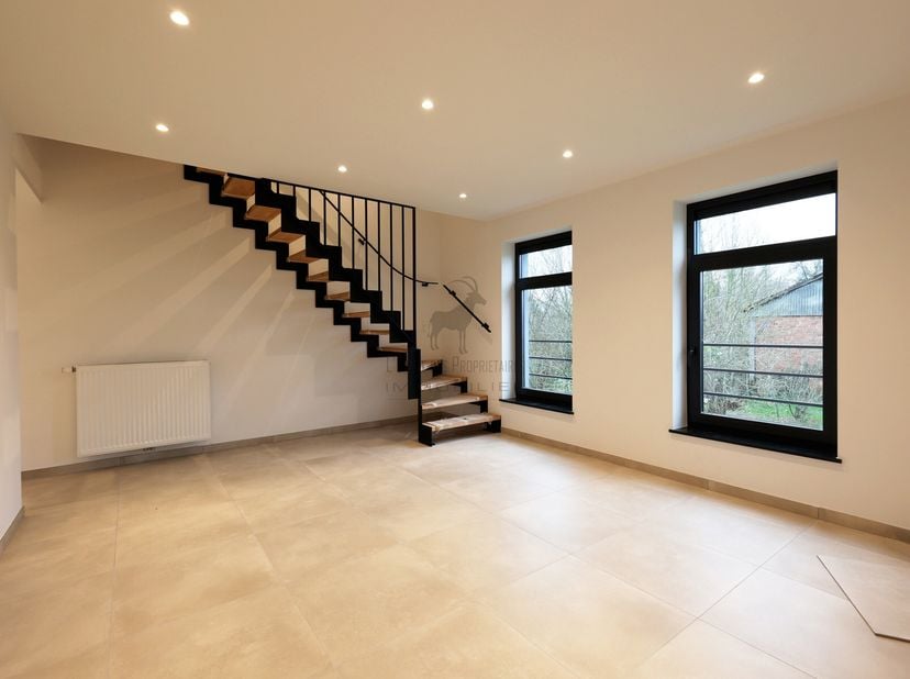 Referentie agentschap : V6031-1654&lt;br /&gt;
VIRTUEEL BEZOEK: https://envisite.net/vtour/fr/2kuar6&lt;br /&gt;
Ontdek dit prachtige duplex appartement gelegen i
