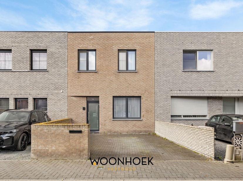 Ben je op zoek naar een trendy, luxueus afgewerkte woning (2020) met 4 slaapkamers te Lokeren? Lees dan snel verder.&lt;br /&gt;
De luxueuze afwerking en de