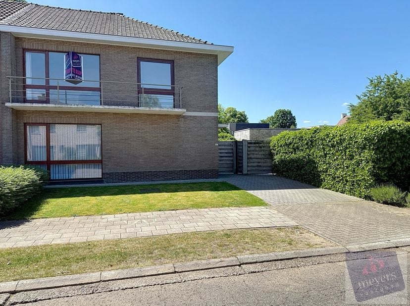 Welkom in deze praktische en ruime halfopen woning, gelegen op een toplocatie in een doodlopende straat in de geliefde Hekkelaarstraat, &quot;Heilig Hart&quot;-