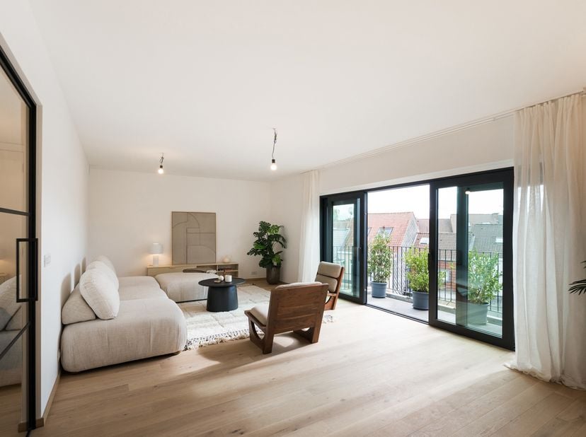 KRAAINEM, à proximité de la Place Dumon et de toutes les facilités (tram 39, métro Stockel, accès au Ring), magnifique APPARTEMENT (3ch/1sdb/1sdd) en