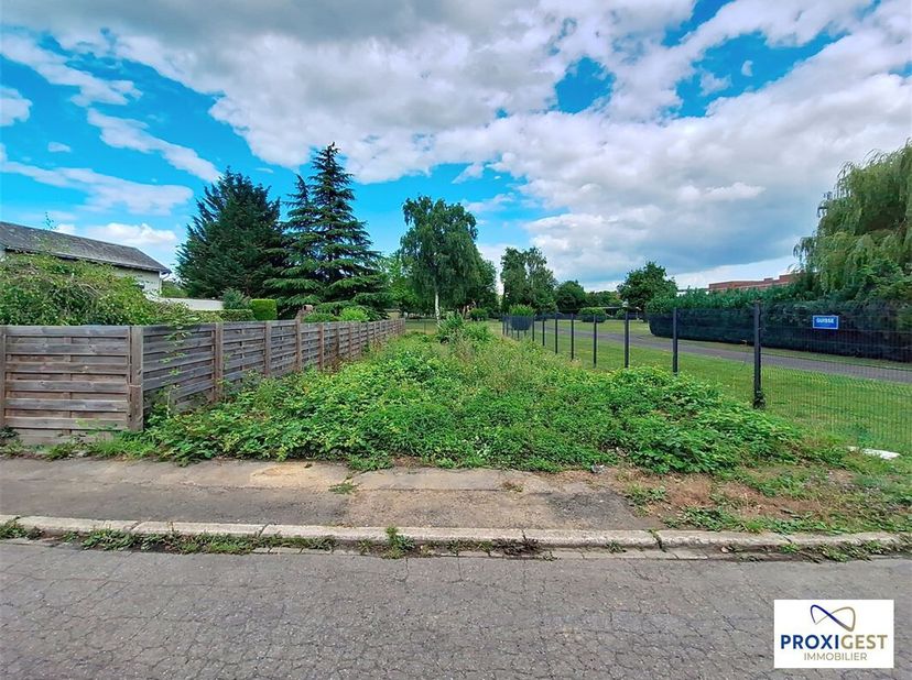 Que vous soyez un investisseur ou un futur propriétaire, ce terrain est une occasion à ne pas manquer, faites offre à partir de 125.000 € pour un des