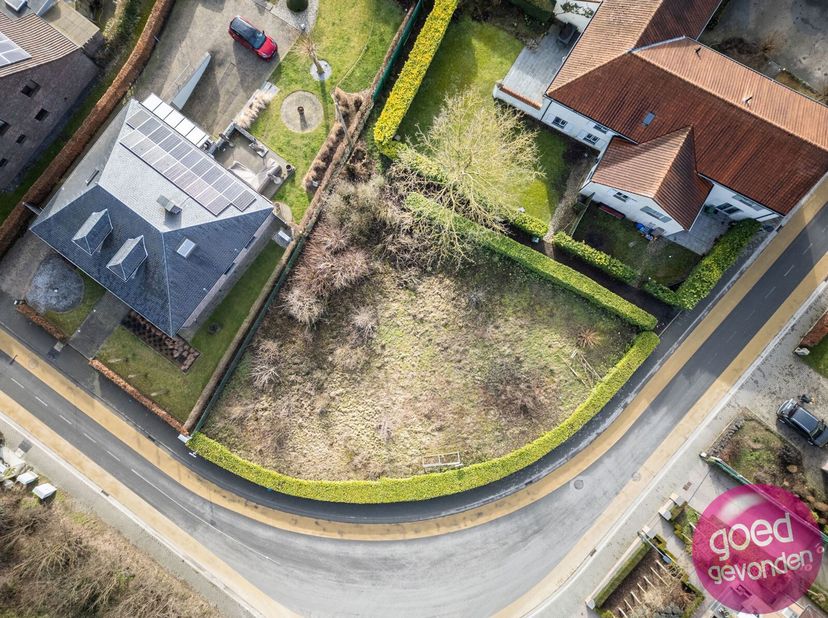 Terrain prêt à bâtir, autorisé pour 2 maisons mitoyennes&lt;br /&gt;
Idéalement situé dans le centre du village de Mal, dans un environnement calme et agréa