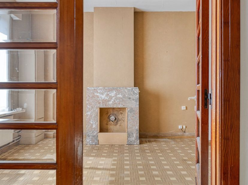 Deze woning ligt in een rustige straat in hartje Mol, vlak bij het Rondplein, het ziekenhuis, het station, winkels, sportvoorzieningen, scholen, busha