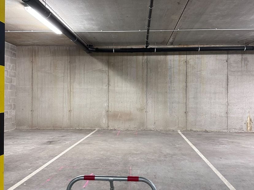 Ondergrondse parkeerplaats P4 in het centrum van Gistel, op een boogscheut van de markt.&lt;br /&gt;
Dat alles vervat in een stijlvol, functioneel en duurza