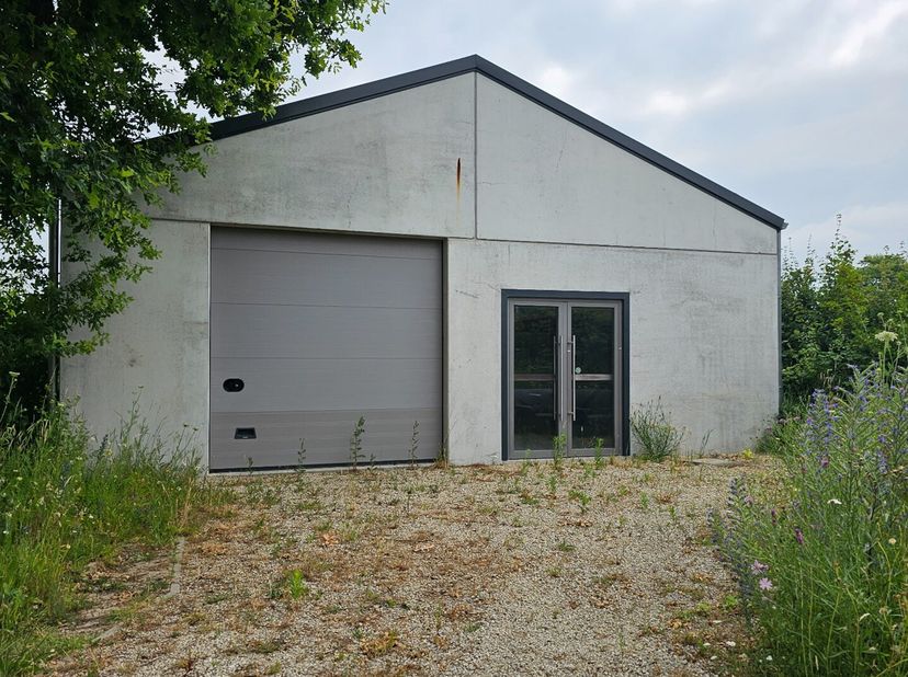 Bien professionnel à louer
                    à 8520 Kuurne