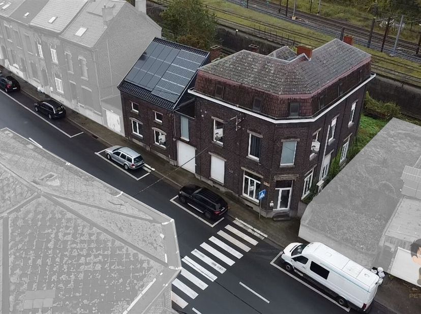 Les maisons du petit Nicolas a le plaisir de vous présenter cette maison située à Monceau-sur-Sambre !&lt;br /&gt;
Informations principales :&lt;br /&gt;
  - 391m
