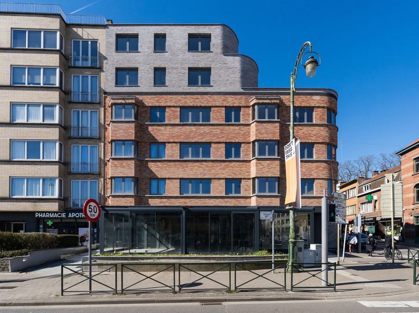 AUDERGHEM - à deux pas de la Chaussée de Wavre, du Centre Culturel d&#039;Auderghem et à proximité de nombreuses facilités (écoles, commerces, restaurants