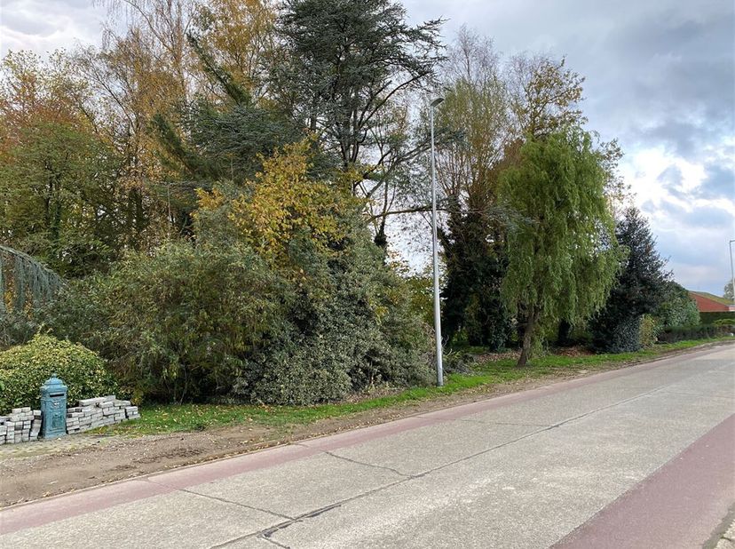 Rustig gelegen stuk grond in het landelijke Spalbeek. Mogelijk te verkavelen tot 2 open bebouwingen.&lt;br /&gt;
Totale oppervlakte: 36 m breed, 75 m diep.&lt;