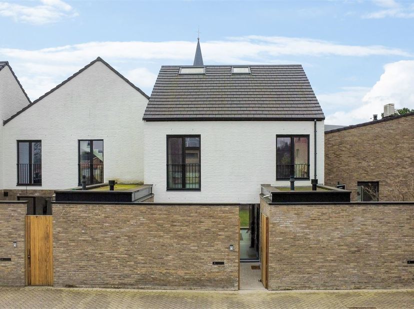 Instapklare, energiezuinige ééngezinswoning op een uitstekende locatie in de dorpskern van Hallaar (Heist-op-den-Berg).&lt;br /&gt;
&lt;br /&gt;
De woning is gele
