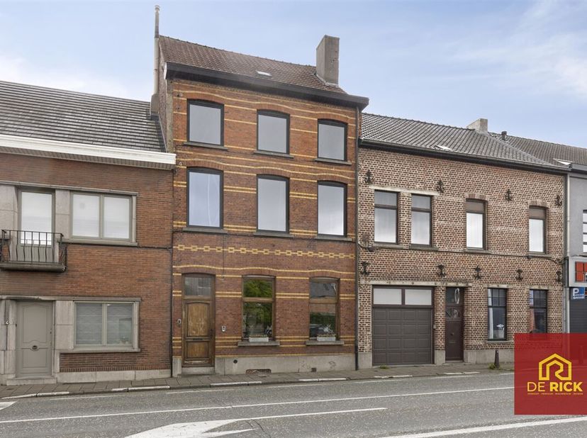 Maison très spacieuse et charmante à Aalst&lt;br /&gt;
Découvrez cette belle maison d&#039;une surface habitable de 252 m², idéale pour les familles en quête d&#039;e