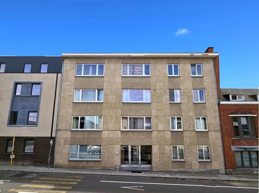 JAMBES - ideaal gelegen nabij uitvalswegen (E411 en N4), winkels en scholen, mooi 1-slaapkamer APPARTEMENT met 65 m² woonoppervlak in een goed onderho
