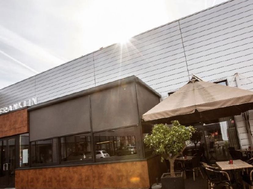 Commercieel gebouw te huur, gelegen op het beste stuk van het gerenoveerde Retail Park « Roosevelt Center » In de directe omgeving van Delhaize (binne