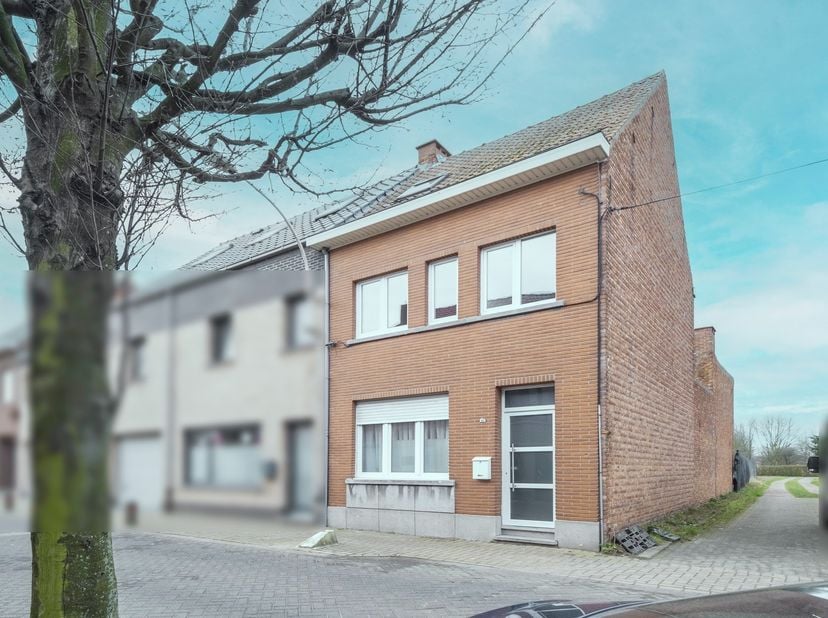 Welkom in deze te renoveren woning in Zwijndrecht! Gelegen in de Molenstraat 46, biedt deze halfopen woning een unieke kans om jouw droomhuis te creër