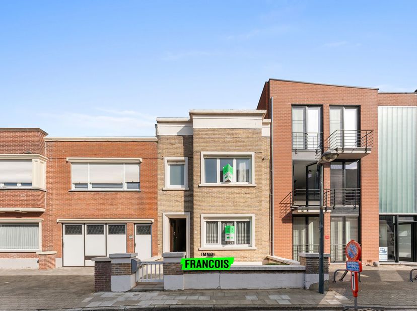 Découvrez ce projet de rénovation à petite échelle situé à un emplacement exceptionnel à De Haan !&lt;br /&gt;
Situé au 10, Albrecht Rodenbachlaan, 8420 De