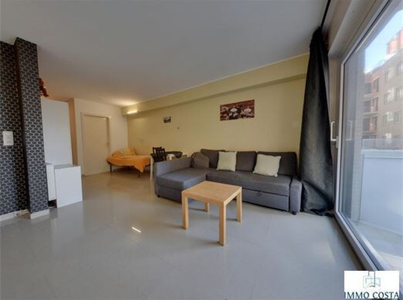 Ontsnap naar de kust met deze studio in residentie Diplomat, gelegen aan Zeedijk 169 in Middelkerke. Hoewel aan de achterzijde van het gebouw, bevindt