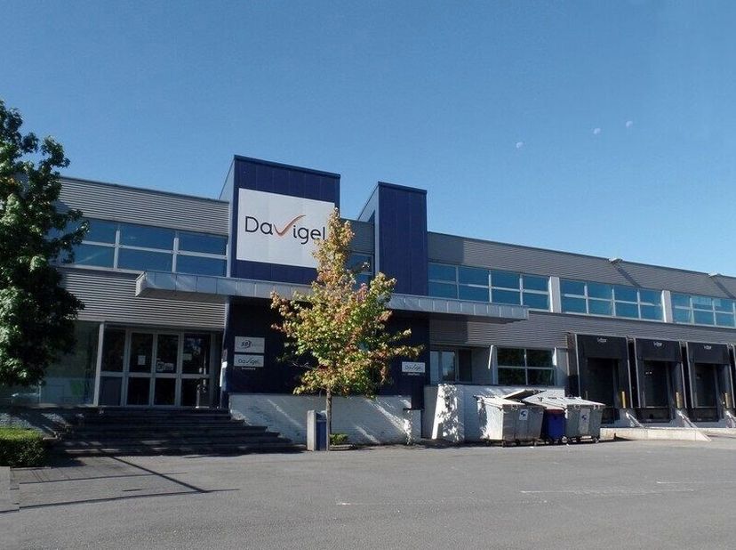 1407m² magazijn met 103m² kantoren&lt;br /&gt;
Ligging: nabij de containerterminal in Willebroek, 5km van A12 (Brussel - Antwerpen) en 10km van E17 (Gent-An