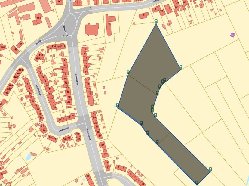 Grond in woonuitbreidingsgebied nabij het dorpscentrum van Waarschoot bestaande uit 3 aaneengesloten percelen met de totale grondoppervlakte van 17.27