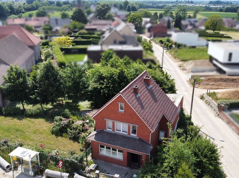 Rustig gelegen woning met tuin en garage in het landelijke Kerniel.&lt;br /&gt;
* Elektriciteit conform het AREI&lt;br /&gt;
In Kerniel een deelgemeente van Tonge