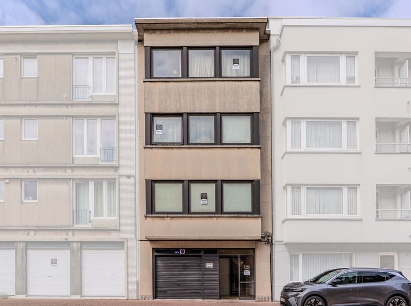 Opbrengsteigendom te koop: 3 Appartementen + 1 inpandige dubbel Garage + 1 afzonderlijke Garage aanpalend.&lt;br /&gt;
Bent u op zoek naar een rendabele inv