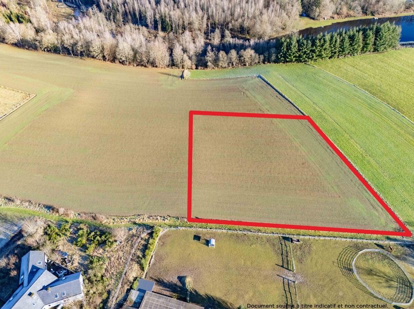 ERA B-LUX biedt u deze prachtige bouwkavel van 67 hectare aan, gelegen in het charmante dorpje Nadrin, in het hart van de gemeente Houffalize. Het ter