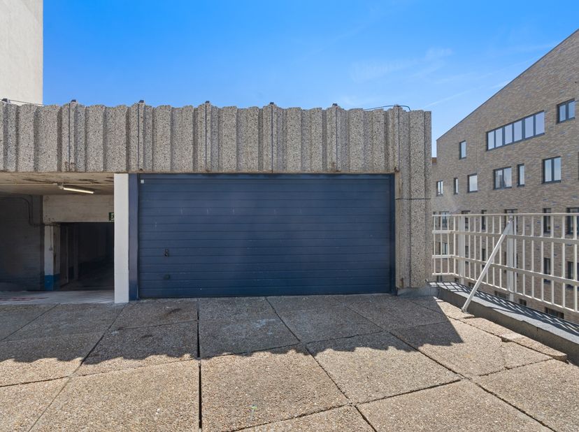 Unieke dubbele garagebox in het hart van Oostende, op wandelafstand van het strand en het stadscentrum. Ideaal voor twee standaard wagens.&lt;br /&gt;
Zeldz