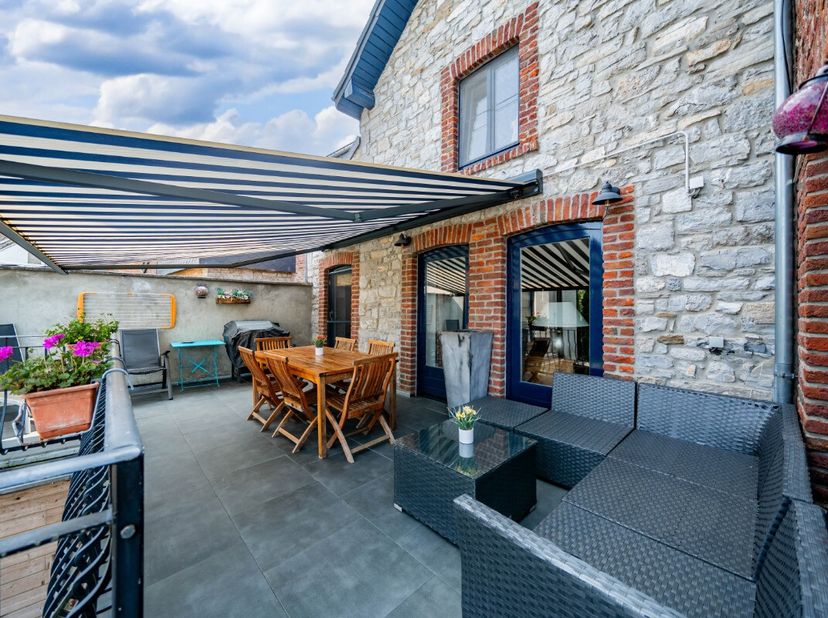 ERA B-LUX heeft het genoegen u deze charmante vakantiewoning in het dorpje Verlaine-sur-Ourthe te presenteren.Deze woning is ideaal gelegen, op slecht