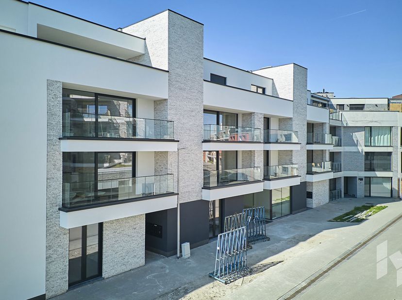 Zeer mooi, modern nieuwbouwappartement (119 m²) met een open leefruimte, 2 slaapkamers en een terras.&lt;br /&gt;
Dit moderne appartement kan worden afgewer