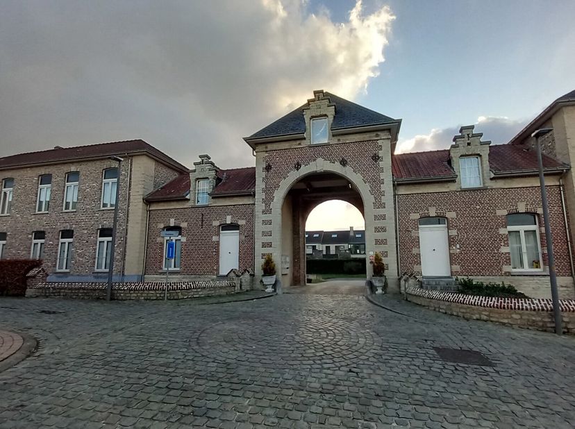 Cet appartement moderne au rez-de-chaussée, construit en 2003, se situe au Kouterweg 14 boîte 4 à Zaventem. Lappartement dispose dun label PEB B.&lt;br /